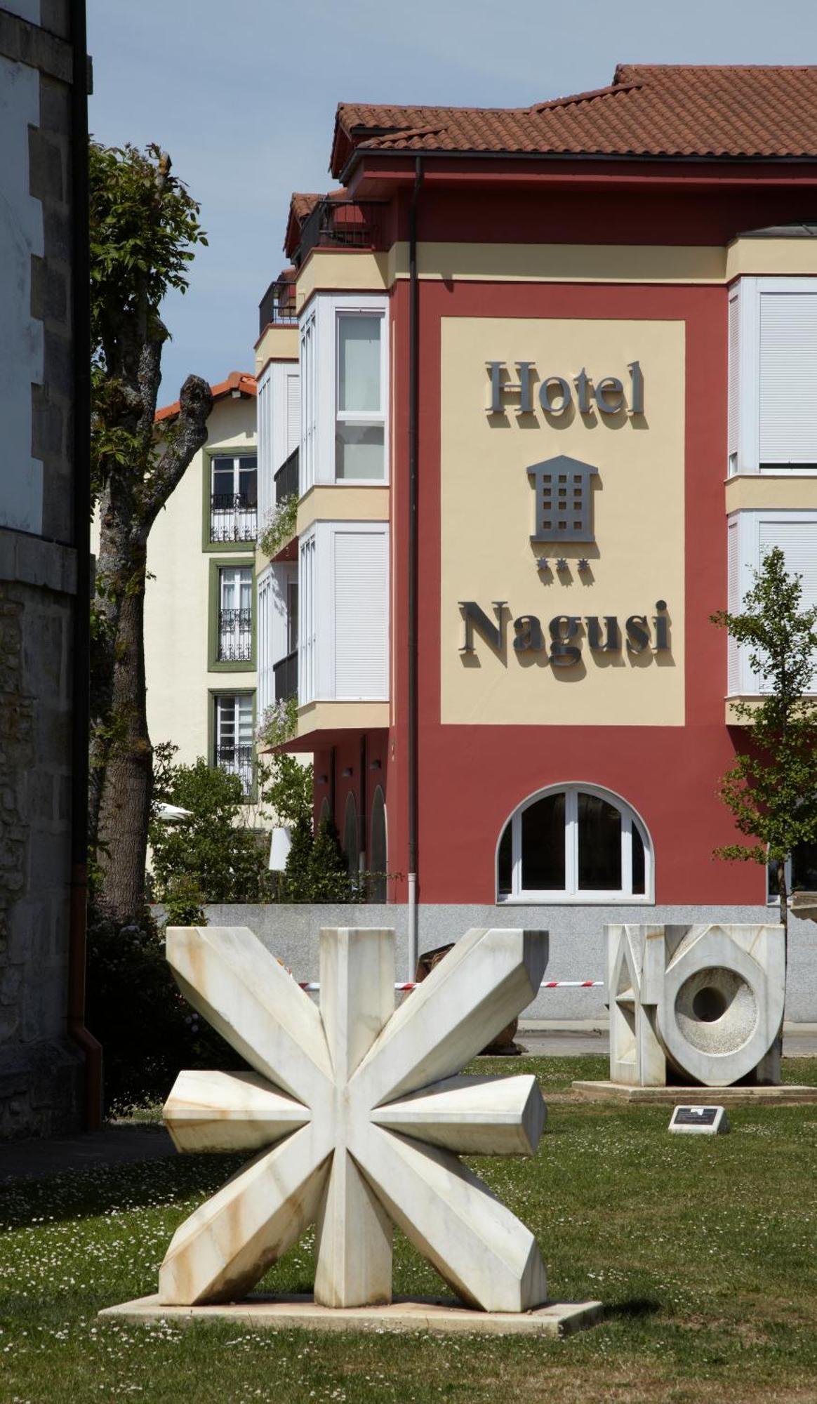 Nagusi 3*